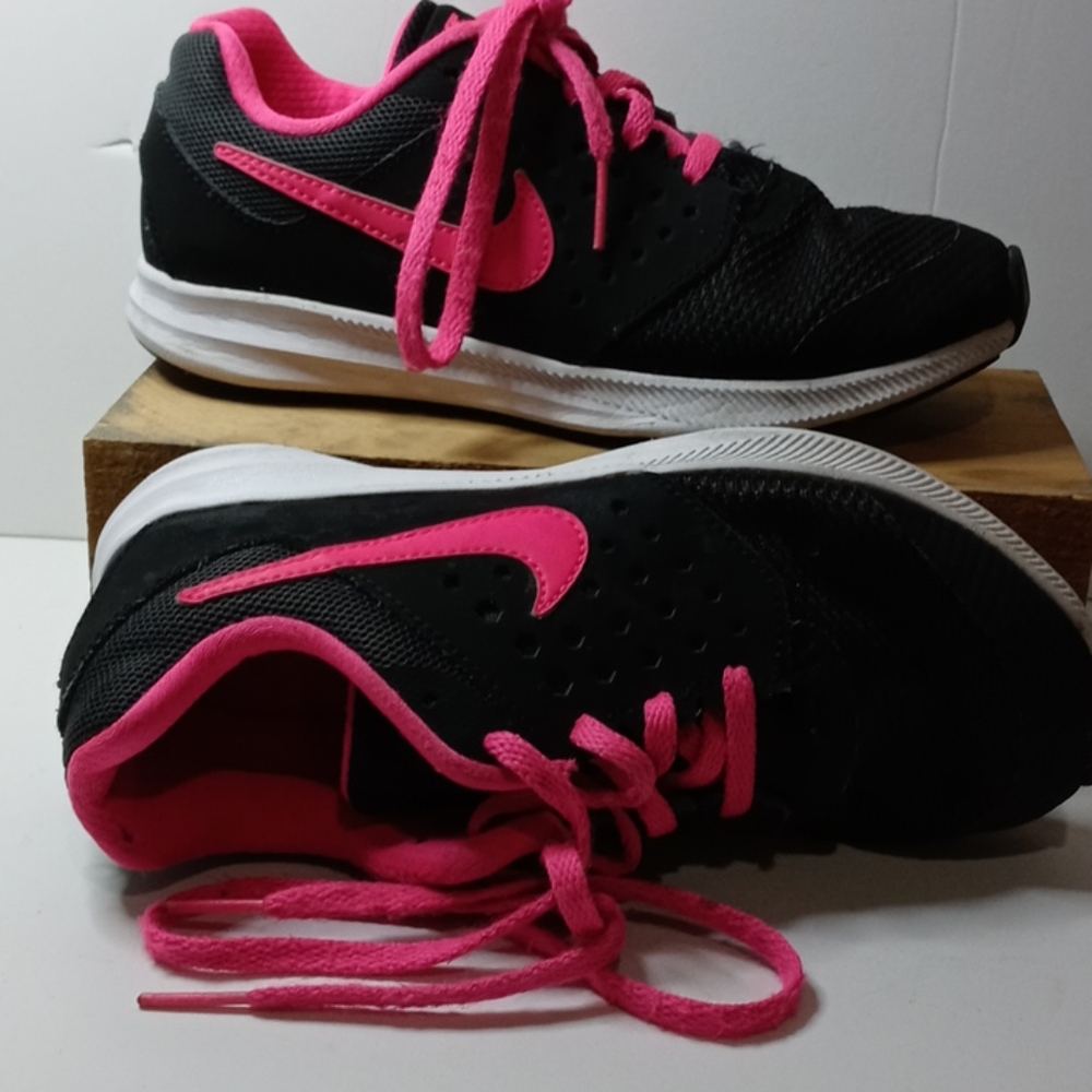 Nike girls tennis shoes